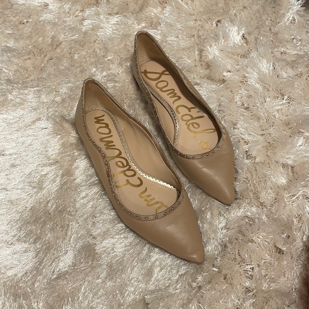 Sam Edelman Sz 6 pointy studded nude leather flat